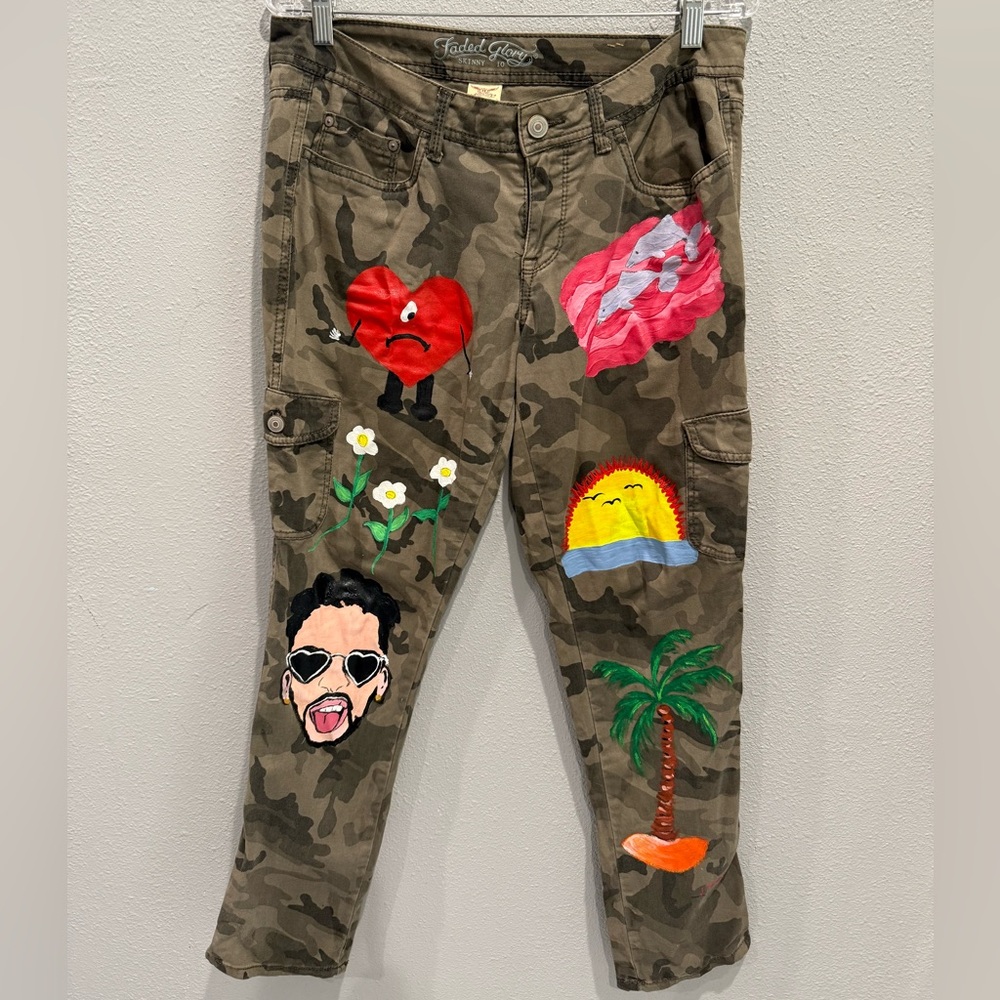 Custom painted BAD BUNNY UN VERANO SIN TI cargo camo pants sz 10